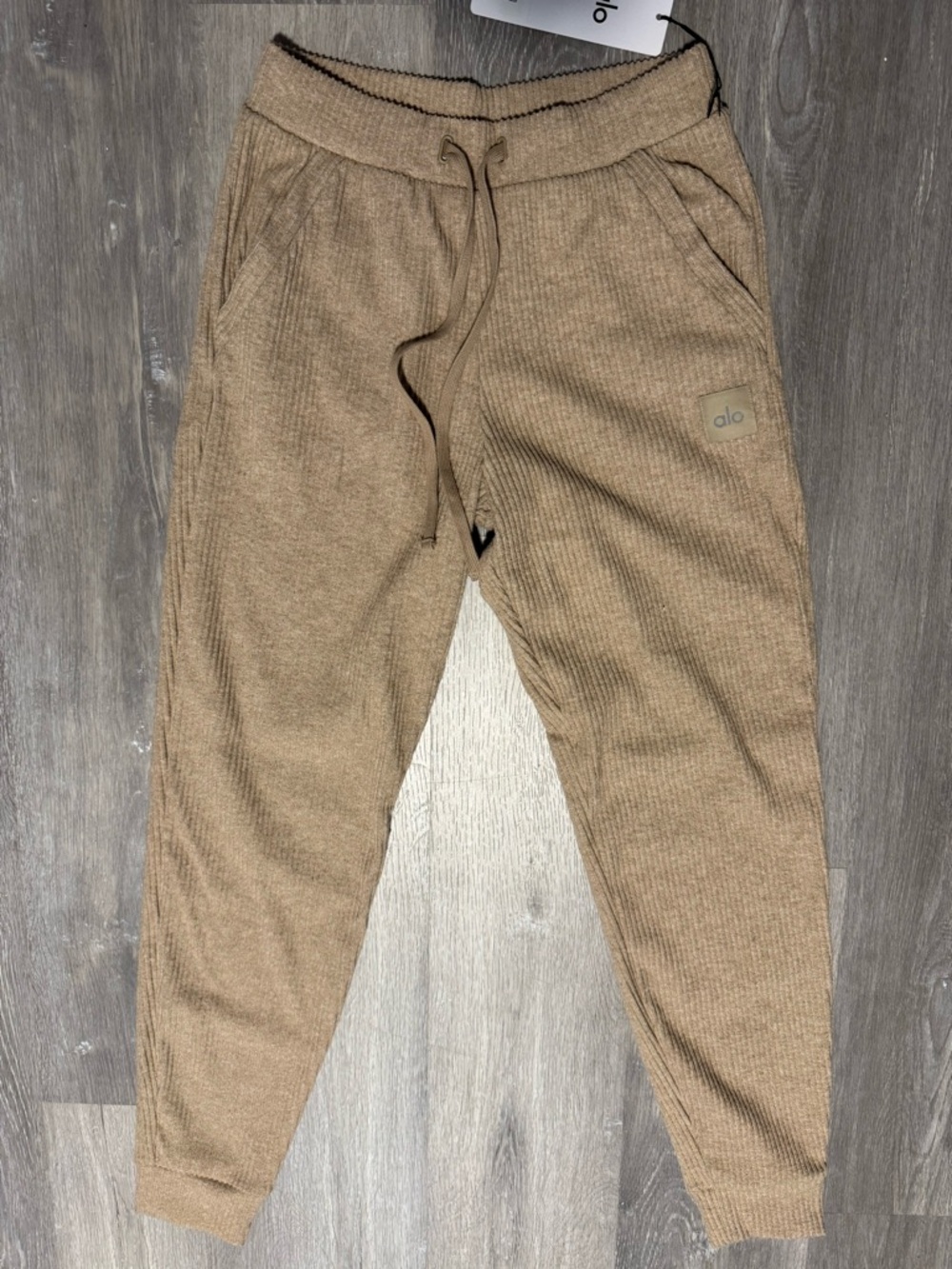 ALO Yoga Ribbed Sweatpant in Gravel Heather